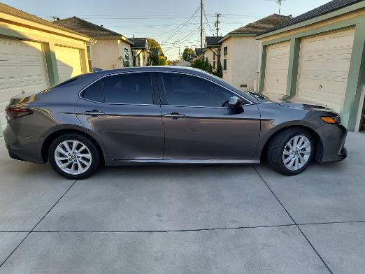 Used 2021 Toyota Camry LE w/ Carpet Mat Package (TMS) FWD image 2