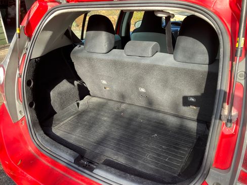 Used 2014 Toyota Prius C One image 9