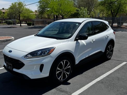 Used 2021 Ford Escape SE w/ SE Sport Appearance Package image 1