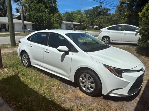 Used 2020 Toyota Corolla LE FWD image 1