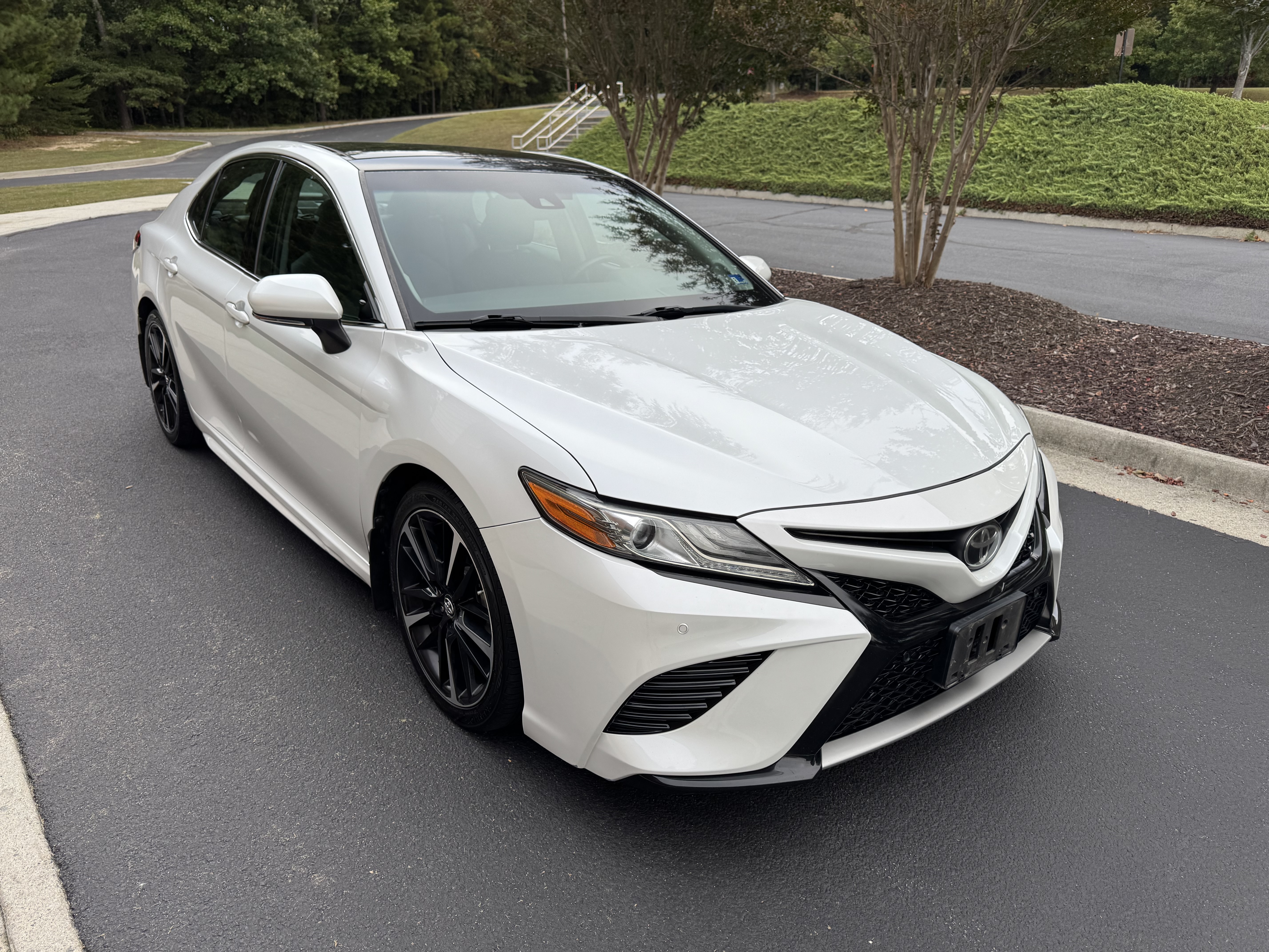 Used 2018 Toyota Camry XSE FWD image 1