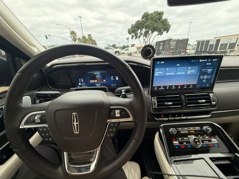 Used 2022 Lincoln Navigator Black Label image 16