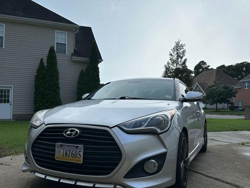 Used 2015 Hyundai Veloster Turbo image 2