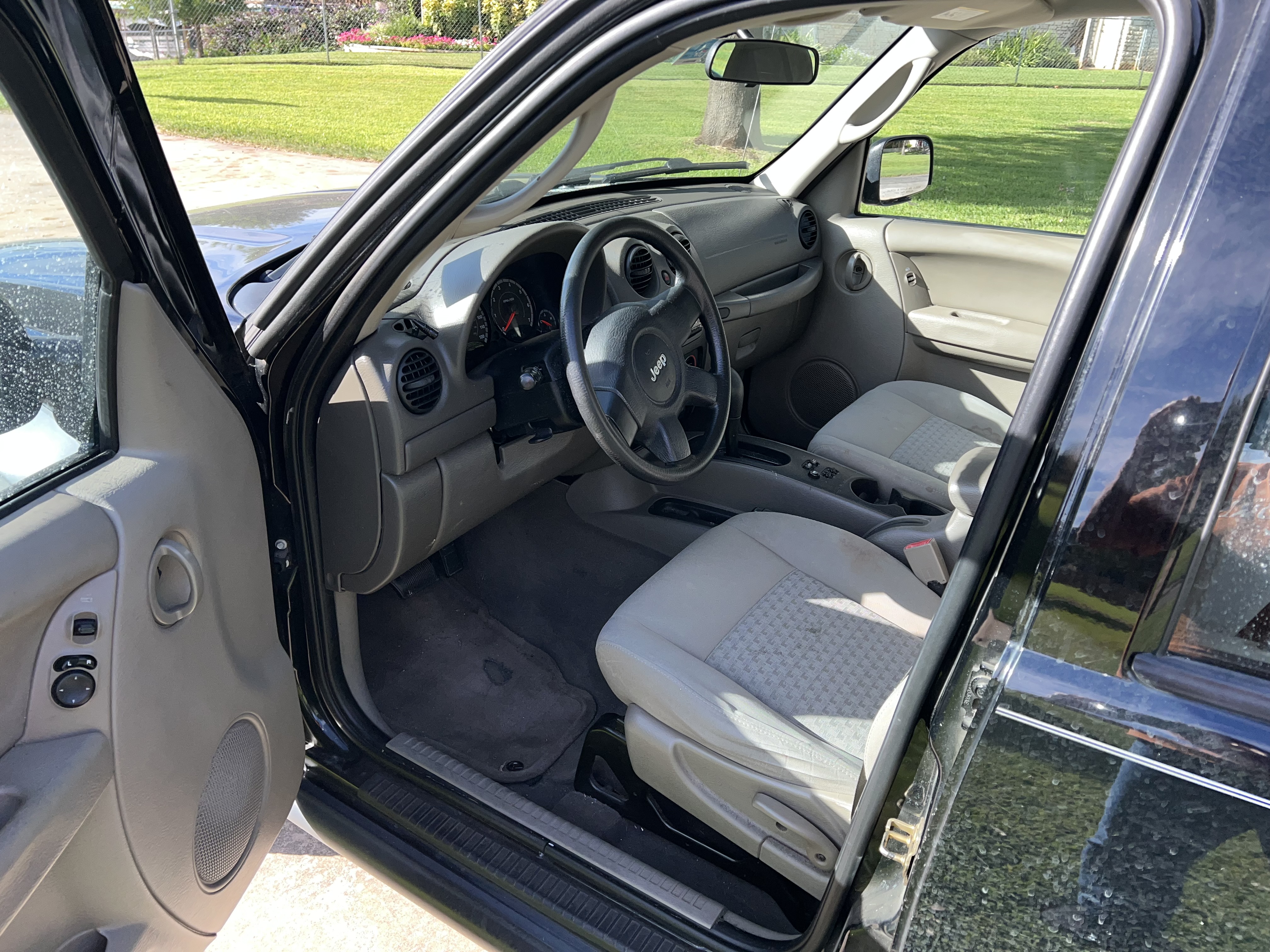 Used 2006 Jeep Liberty Sport RWD image 11
