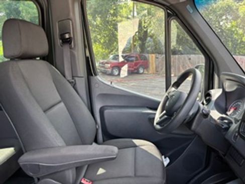Used 2024 Mercedes-Benz Sprinter 2500 image 2