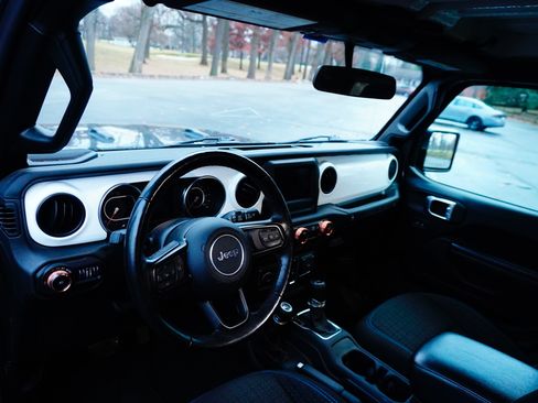 Used 2021 Jeep Wrangler Unlimited Sport image 11