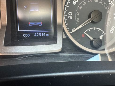 Used 2020 Toyota Tacoma SR5 RWD image 15