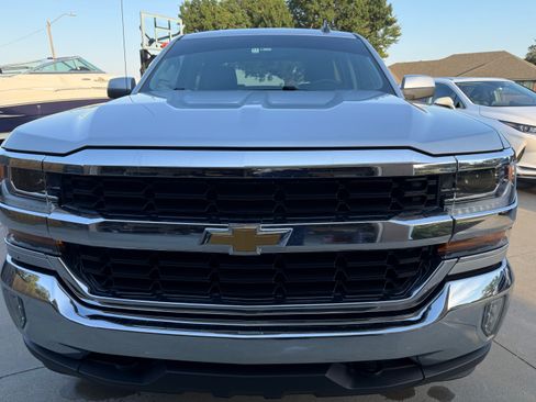 Used 2018 Chevrolet Silverado 1500 LT w/ Texas Edition image 4