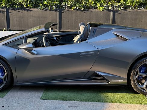 Used 2023 Lamborghini Huracan EVO image 1