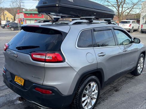 Used 2016 Jeep Cherokee Limited image 6