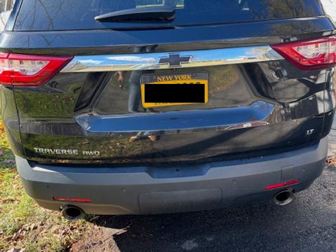 Used 2018 Chevrolet Traverse LT image 2