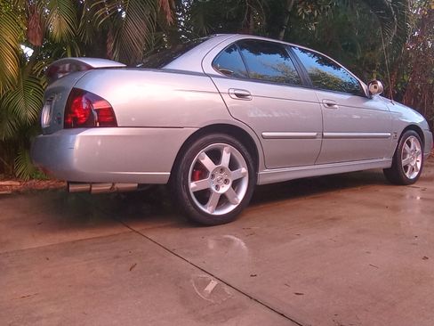 Used 2004 Nissan Sentra SE-R w/ Sunroof Pkg image 5