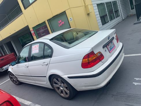 Used 2002 BMW 325i Sedan RWD image 2