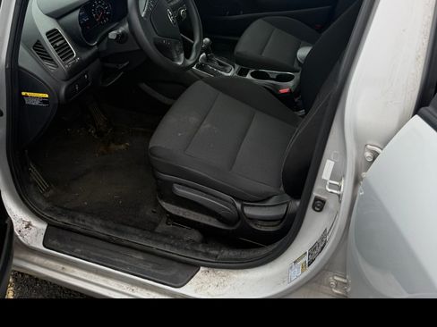 Used 2017 Kia Forte LX image 9