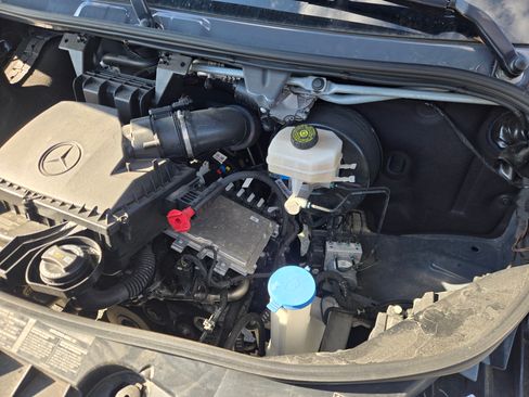 Used 2024 Mercedes-Benz Sprinter 2500 image 2