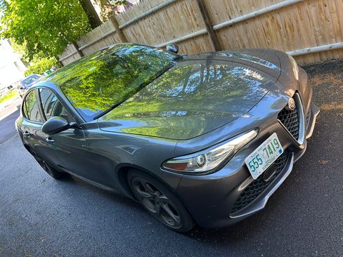 Used 2018 Alfa Romeo Giulia AWD image 1