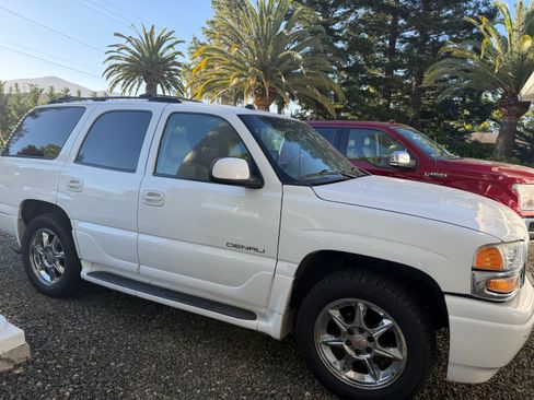 Used 2005 GMC Yukon Denali AWD/4WD image 5