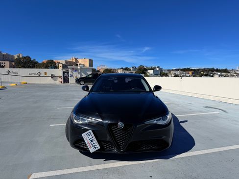 Used 2018 Alfa Romeo Giulia Ti w/ Quick Order Package 22Z Lusso image 16