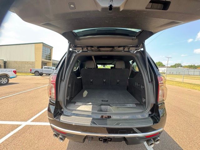 Used 2021 Chevrolet Suburban Premier RWD image 12