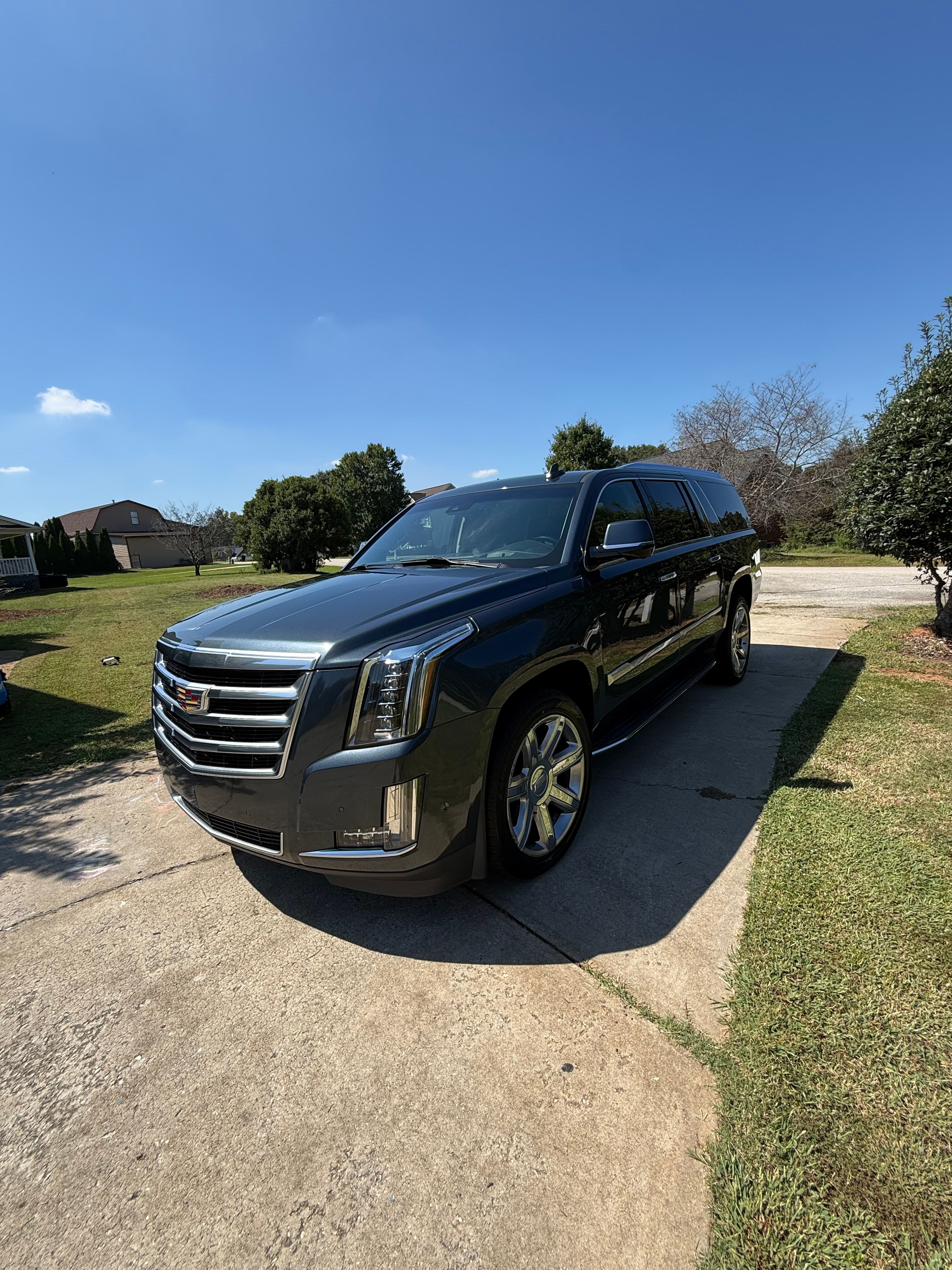 Used 2019 Cadillac Escalade ESV Luxury AWD/4WD image 28