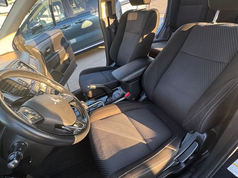 Used 2017 Mitsubishi Outlander ES image 4