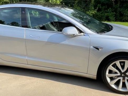 Used 2018 Tesla Model 3 Long Range image 2