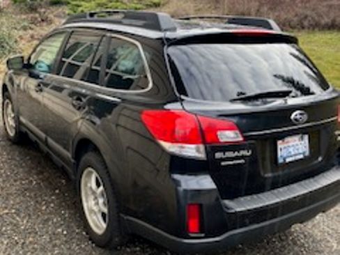 Used 2011 Subaru Outback 2.5i Premium image 5