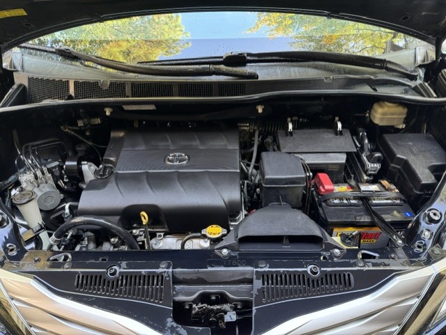 Used 2015 Toyota Sienna Limited Premium FWD image 19
