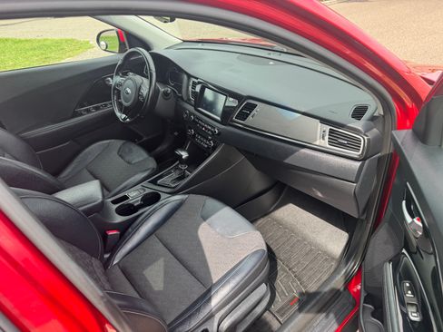 Used 2019 Kia Niro EX FWD image 16
