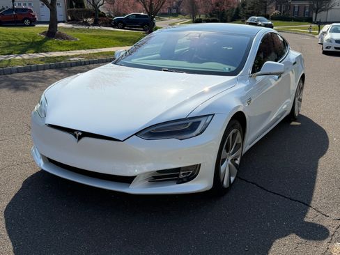 Used 2021 Tesla Model S Long Range Plus image 1