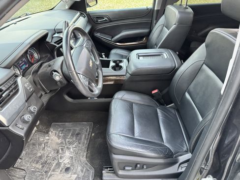 Used 2017 Chevrolet Suburban LT image 21