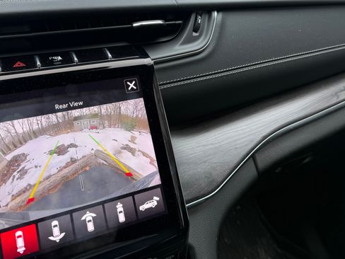 Used 2023 Jeep Grand Cherokee Overland w/ Advanced Protech Group III image 10