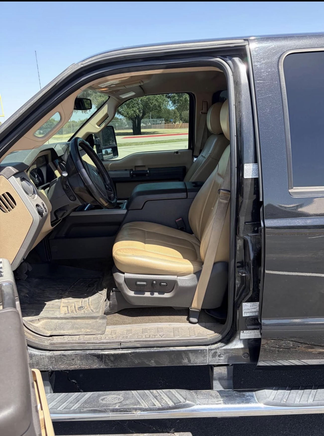 Used 2014 Ford F350 Lariat w/ Lariat Interior Package AWD/4WD image 12