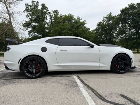 Used 2021 Chevrolet Camaro SS RWD image 9
