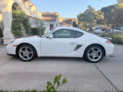 Used 2011 Porsche Cayman RWD image 4
