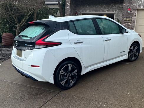 Used 2019 Nissan Leaf SV w/ SV Technology Package image 8