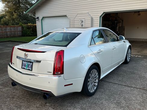 Used 2010 Cadillac CTS Premium image 6