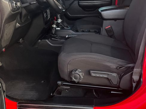 Used 2018 Jeep Wrangler Unlimited Sport S image 6