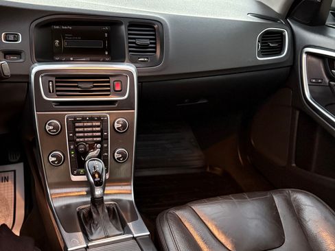Used 2014 Volvo S60 T5 image 6