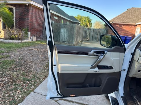 Used 2017 Lexus GX 460 image 14