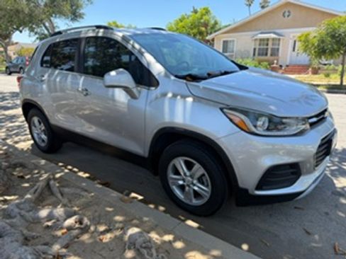 Used 2018 Chevrolet Trax LT w/ LT Convenience Package AWD/4WD image 2