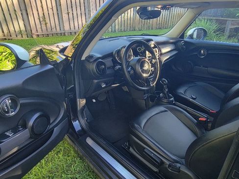 Used 2016 MINI Cooper 2-Door Hardtop image 9