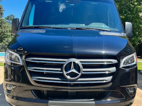 Used 2023 Mercedes-Benz Sprinter 2500 image 2