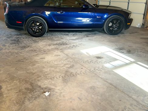 Used 2012 Ford Mustang GT Premium w/ Electronics Pkg RWD image 6
