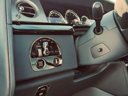 Used 2022 Rolls-Royce Phantom Sedan w/ The Phantom Package image 17