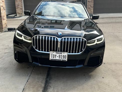 Used 2020 BMW 740i w/ M Sport Package image 9