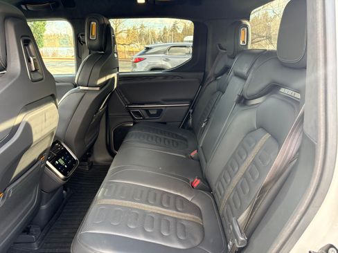 Used 2022 Rivian R1T Adventure image 10