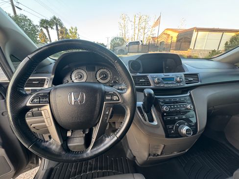 Used 2013 Honda Odyssey Touring image 16