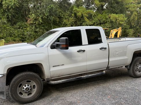 Used 2017 Chevrolet Silverado 2500 W/T w/ WT Convenience Package image 2