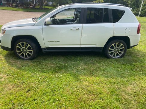 Used 2016 Jeep Compass High Altitude AWD/4WD image 5